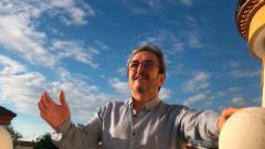 ARTE. El cantaor Antonio Carrillo interpreta una saeta desde su terraza.