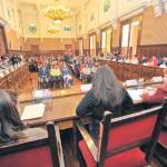 Imagen del pleno celebrado en la Diputación de Jaén con la presencia del alumnado de la provincia. / Agustín Muñoz / Archivo del Diario JAÉN.