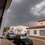 Puente de Génave en la tarde del lunes, 16 de junio, con abundantes lluvias. / Joaquín Castillo.