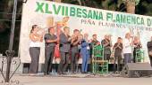 Los artistas congregados en el festival porcunense aplauden durante la Besana Flamenca. / Adrián Claudio Bonache. 