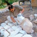 Imagen de archivo de Fernando Herranz trabajando en su escultura “Solidaridad”. / Asociación Huerta de los Frailes.