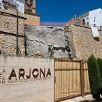 Trabajos para la recuperación de la parte de la muralla que sufrió el derrumbe. / Ayuntamiento de Arjona.