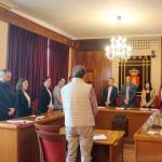 Minuto de silencio en el pleno municipal de Torredelcampo en 2023.