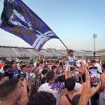 La afición celebra el triunfo del Real Jaén, que sigue en la lucha por el ascenso a Segunda Federación. / Nicolás Collado.