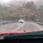 Lluvia intensa en el puente que da acceso desde la A-44 a municipios como Huelma y Cambil, / Diario JAÉN.