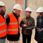 Visita a las obras en la antigua estación de ferrocarril de Martos. / Ayuntamiento de Martos.