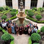 Los participantes en la jornada posan en el patio de la Diputación de Jaén. / Diputación de Jaén.