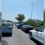 Atasco en la salida de Jaén, por el Campus de Las Lagunillas. / Sandra Niebla.