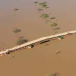 Puente Ariza, cerca de quedarse sumergido, donde antes había maleza y sequedad, ahora hay agua, agua y más agua.