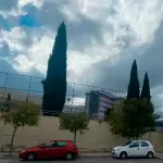 Cielo nublado sobre la Universidad de Jaén. 