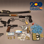 Armas y munición incautadas por la Policía Nacional. 