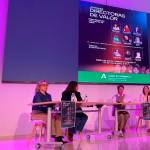 Rosana López, Custo Castillo, Pilar García, Ana Belén Molina, Raquel Santiago y Marta Serrano, ponentes de la mesa redonda “Directoras de Valor”. / Pedro Castro / Diario JAÉN.