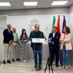 El director Luisje Moyano, acompañado de Julio Millán, África Colomo, Cristina Mediero, Raúl Cueto y José María Cano. / Ayuntamiento de Jaén.