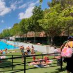 Bañistas en la piscina de Amurjo, en Orcera. / Joaquín Castillo.