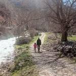 Visitantes en el nacimiento del río Segura, en el Parque Natural de Cazorla, Segura y Las Villas. / Europa Press.