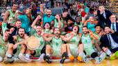 El Real Betis celebra el ascenso a Liga Endesa. / Real Betis. 