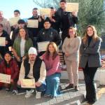 Alumnado tras la entrega de los certificados de las últimas formaciones impartidas por Cáritas. / Cáritas.