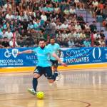 Dani Giasson, en el momento justo de disparar para conseguir su gol. / Álex Gómez.