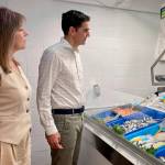 El equipo de Gobierno del municipio alcalaíno visita el comercio local. / Ayuntamiento de Alcalá la Real.