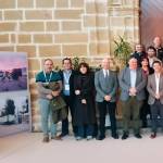 Foto de familia de todos los asistentes y representantes institucionales participantes en las jornadas.