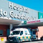 Una ambulancia llega al Hospital Alto Guadalquivir de Andújar, ayer. / F. Gaitán / Diario JAÉN