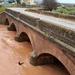 Los ojos del puente, en Aldeahermosa, cerca de ser tapados por completo.