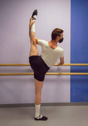 <i>Juan Manuel Moya, alumno de ballet clásico </i>