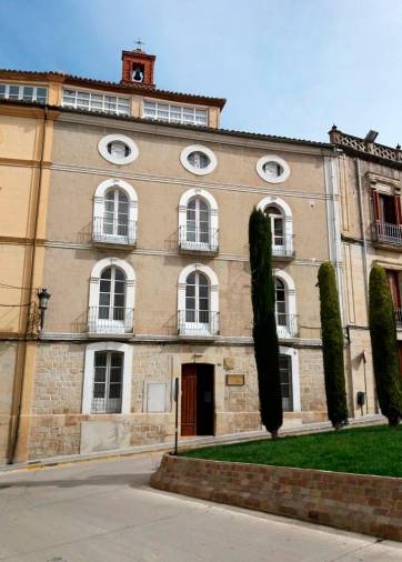 <i>Edificio que ocupa la comunidad de las Hermanas Mercedarias del Santísimo Sacramento.</i>