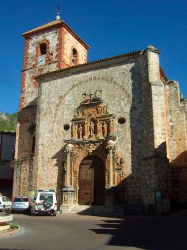 <i>Fachada principal de la iglesia Nuestra Señora de la Asunción en Orcera.</i>