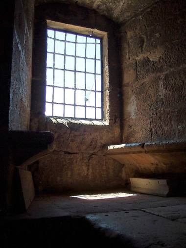 <i>Interior de la ventana existente en la torre con vista a la plaza. </i>