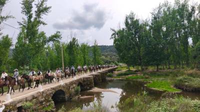 Cerca de doscientas carretas participan en una jornada de primavera espléndida en Lugar Nuevo, este sábado. / Diario JAÉN.