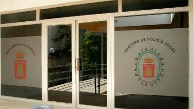 Vista de la entrada a la Jefetura de Policía Local de Villacarrillo. Archivo.