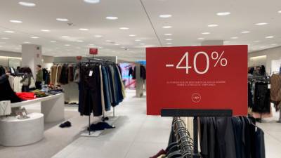 Tercer día de las rebajas de enero de 2026 visto desde el centro comercial Jaén Plaza. / Diario JAÉN.