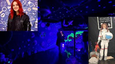 Planetario al completo hecho por “Enganchadas de un hilo” al fondo; a la izquierda la astronauta Sara García Alonso, y, a la derecha, ella hecha de ganchillo, junto al tapiz con su nombre.