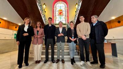 Serafina Pérez, África Colomo, Antonio Pérez, Julio Millán, Beatriz López, Luis Carlos Pérez hijo y Luis Carlos Pérez padre. / gilberto Moreno / Diario JAÉN.