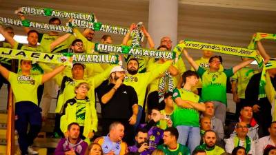 Aficionados del Jaén Paraíso Interior animan al equipo en Córdoba. / Jaén FS.