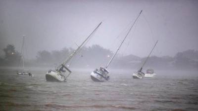 Barcos azotados por el viento en la bahía de Roberts. / Pedro Portal / Nuevo Herald / DPA/ Vía Europa Press.
