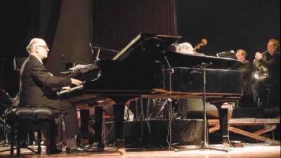 Michael Hyman durante su actuación en Jaén, que abrió su gira por España. / Archivo Histórico de Diario JAÉN.