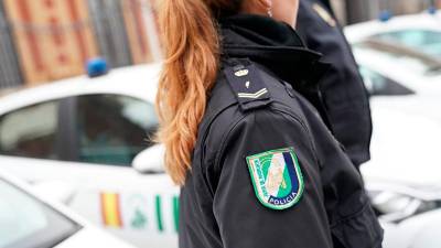 Imagen de archivo de una agente de la Unidad Adscrita de Policía Nacional. / Junta de Andalucía.