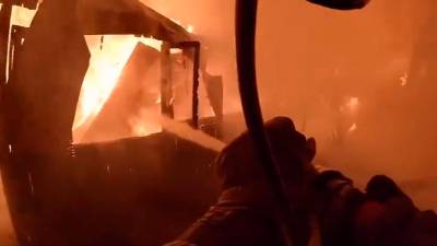 Captura del vídeo en primera persona del bombero chileno en acción