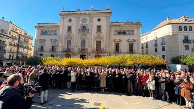 Aplausos tras los tres minutos de silencio