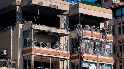 Un edificio frente a la oficina del canal de televisión libanés Al Mayadeen, en Beirut, sufre daños tras un ataque con drones de Israel. / Europa Press.