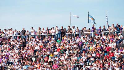Aficionados del Real Jaén en el Estadio La Victoria. 