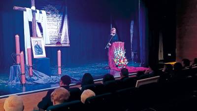 La pregonera Patricia Castellano Porras durante su intervención en el trigésimo tercer Pregón de Semana Santa de Villargordo.