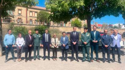 Foto de familia de autoridades en el acto de Úbeda. 