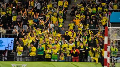 Los aficionados del Jaén Paraíso Interior celebran un gol en la Copa de España de 2023. / f. gAITÁN / dIARIO jaén.