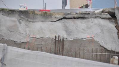 Rajas considerables en la calle Unicef, así como en el la comunidad de propietarios Bellavista II. / F. Gaitán / Diario JAÉN.