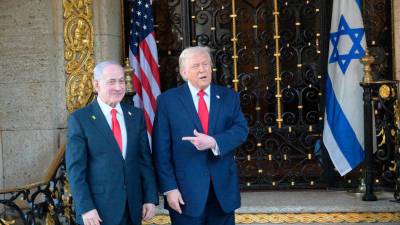El primer ministro de Israel, Benjamin Netanyahu, y el presidente de Estados Unidos, Donald Trump, antes de una reunión en Mar-a-Lago, Florida. Archivo.