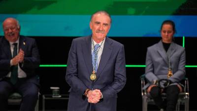 El comunicador Juan y Medio recibe la Medalla de Andalucía de la Solidaridad y la Concordia, a 28 de febrero de 2024, en Sevilla. / Francisco J. Olmo / Europa Press. 