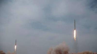 Imagen de archivo de un lanzamiento de misiles iraníes de largo alcance durante un simulacro militar en un lugar no revelado del Gran Desierto.